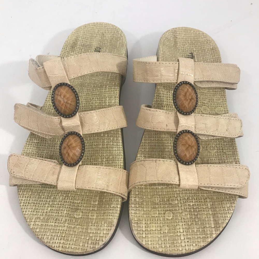 Orthaheel Porto II ivory slip on sandals size 9